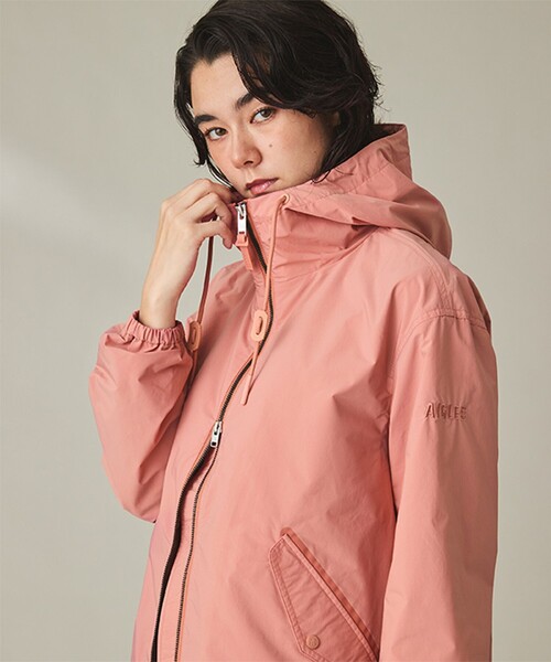 AIGLE(エーグル)の「形状回復 ソロテックス 撥水 UVカットライトウェイトフーデッドジャケット(ブルゾン・レディース・ピンク/セージグリーン/ホワイト/ダークネイビー・40/38/42/36)」の14枚目の写真