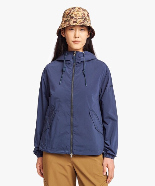 AIGLE(エーグル)の「形状回復 ソロテックス 撥水 UVカットライトウェイトフーデッドジャケット(ブルゾン・レディース・ピンク/セージグリーン/ホワイト/ダークネイビー・40/38/42/36)」の22枚目の写真