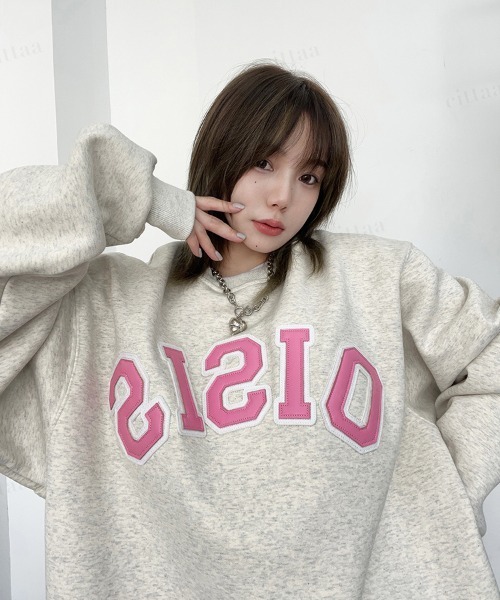Dalfwin(ダールフィン)の「OISISフェイクレザー刺繍ロゴスウェット(スウェット・レディース・ライトベージュ・FREE)」の6枚目の写真