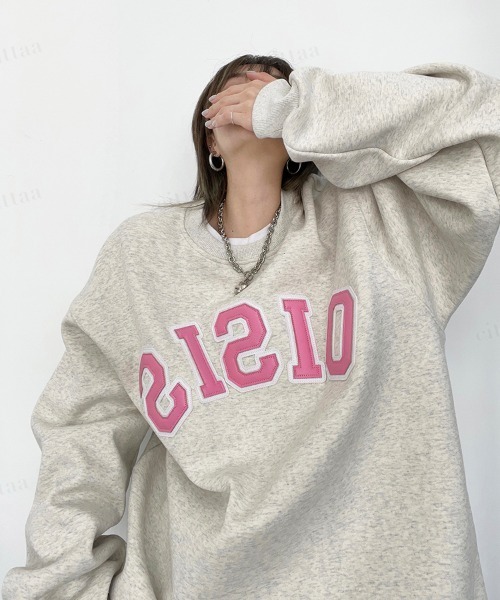 Dalfwin(ダールフィン)の「OISISフェイクレザー刺繍ロゴスウェット(スウェット・レディース・ライトベージュ・FREE)」の4枚目の写真