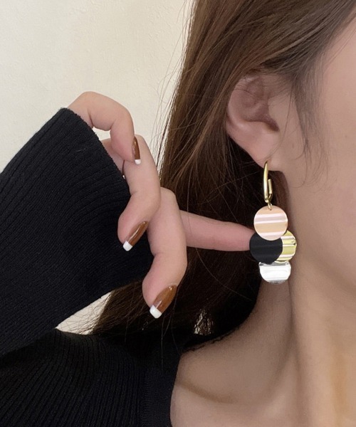 Miniministore（ミニミニストア）の「マルチカラー変形メタルピアス大ぶり韓国風（ピアス（両耳用）・レディース・ゴールド・FREE）」の6枚目の写真
