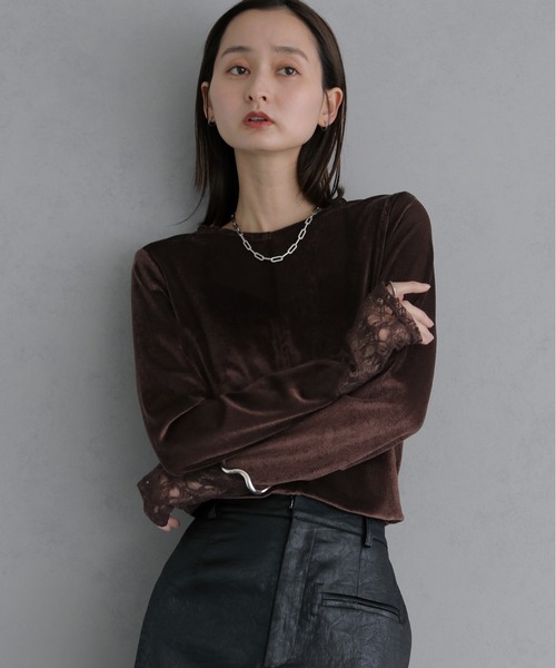 &g'aime(アンジェム)の「【&g'aime 】シアーベロア袖レース切替トップス Sheer Velour Lace Sleeve Top(Tシャツ/カットソー・レディース・オフホワイト/ブラック/ブラウン/グレー・FREE)」の1枚目の写真