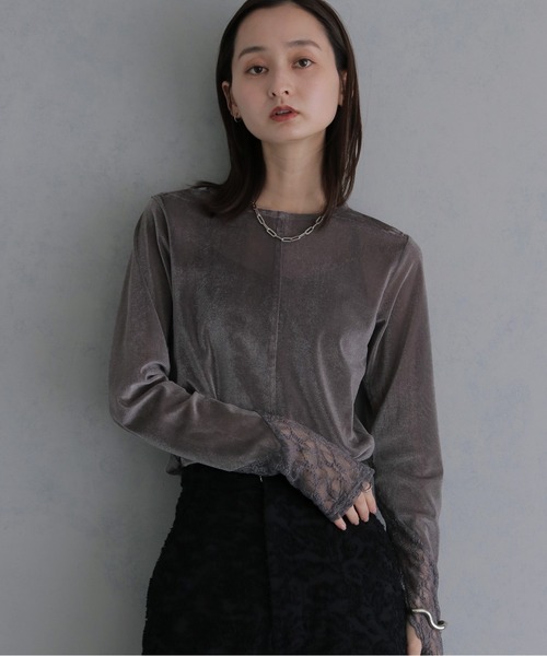 &g'aime(アンジェム)の「【&g'aime 】シアーベロア袖レース切替トップス Sheer Velour Lace Sleeve Top(Tシャツ/カットソー・レディース・オフホワイト/ブラック/ブラウン/グレー・FREE)」の4枚目の写真