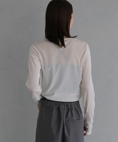 &g'aime(アンジェム)の「【&g'aime 】シアーベロア袖レース切替トップス Sheer Velour Lace Sleeve Top(Tシャツ/カットソー・レディース・オフホワイト/ブラック/ブラウン/グレー・FREE)」の10枚目の写真
