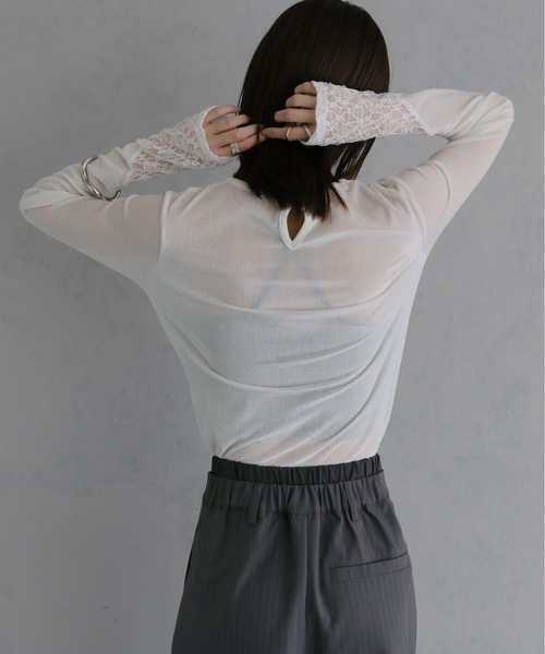 &g'aime(アンジェム)の「【&g'aime 】シアーベロア袖レース切替トップス Sheer Velour Lace Sleeve Top(Tシャツ/カットソー・レディース・オフホワイト/ブラック/ブラウン/グレー・FREE)」の11枚目の写真