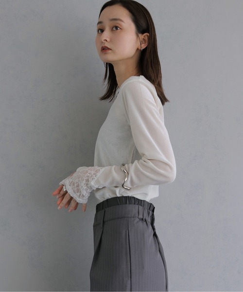 &g'aime(アンジェム)の「【&g'aime 】シアーベロア袖レース切替トップス Sheer Velour Lace Sleeve Top(Tシャツ/カットソー・レディース・オフホワイト/ブラック/ブラウン/グレー・FREE)」の8枚目の写真