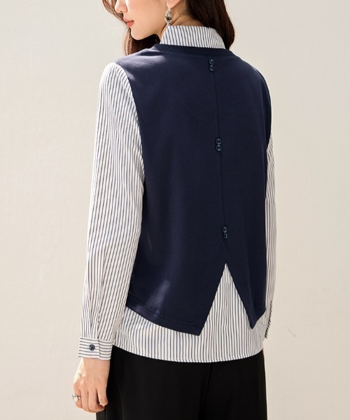 AMAJI(アマジ)の「スリット レイヤード風 シャツ(シャツ/ブラウス・レディース・ネイビー・SMALL/MEDIUM/LARGE/X-LARGE)」の2枚目の写真