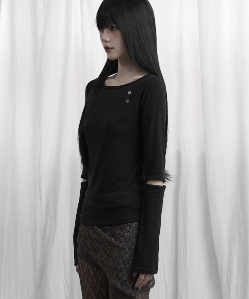 ETRE AU SOMMET(エトレオソメ)の「バックレーススリットスリーブトップ(ブラック)(Tシャツ/カットソー・レディース・ブラック・フリー)」の2枚目の写真