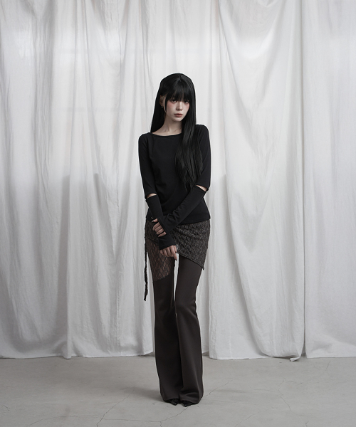 ETRE AU SOMMET(エトレオソメ)の「バックレーススリットスリーブトップ(ブラック)(Tシャツ/カットソー・レディース・ブラック・フリー)」の4枚目の写真