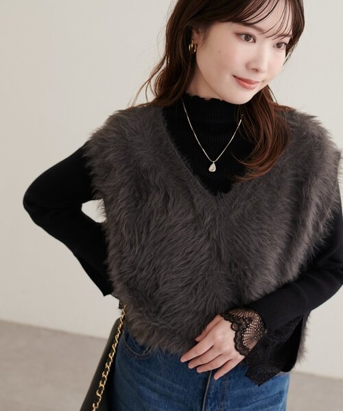 natural couture（ナチュラルクチュール）の「ふわふわフェザーベスト（ベスト・レディース・モカ/チャコールグレー/アイボリー・FREE）」の8枚目の写真