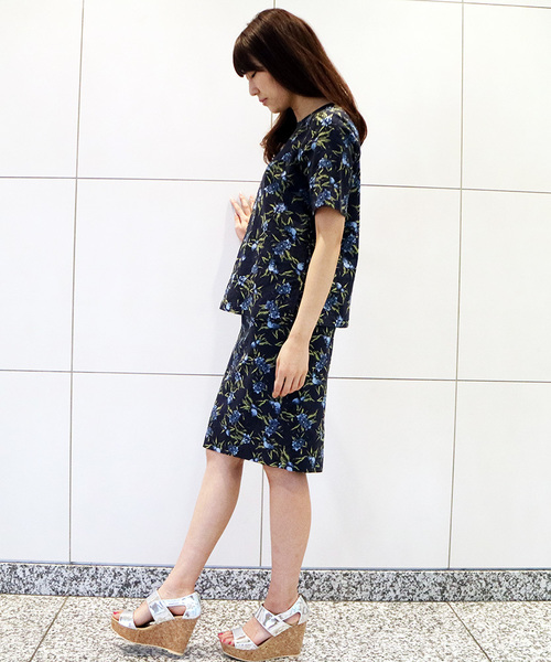 N.（N. Natural Beauty Basic）（エヌエヌナチュラルビューティーベーシック）の「トロピカルフラワープリントスカート（スカート・レディース・ホワイト/ネイビー・MEDIUM/SMALL）」の13枚目の写真