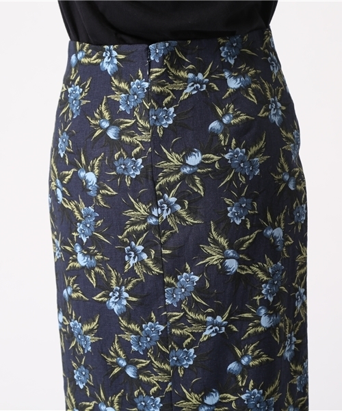 N.（N. Natural Beauty Basic）（エヌエヌナチュラルビューティーベーシック）の「トロピカルフラワープリントスカート（スカート・レディース・ホワイト/ネイビー・MEDIUM/SMALL）」の4枚目の写真