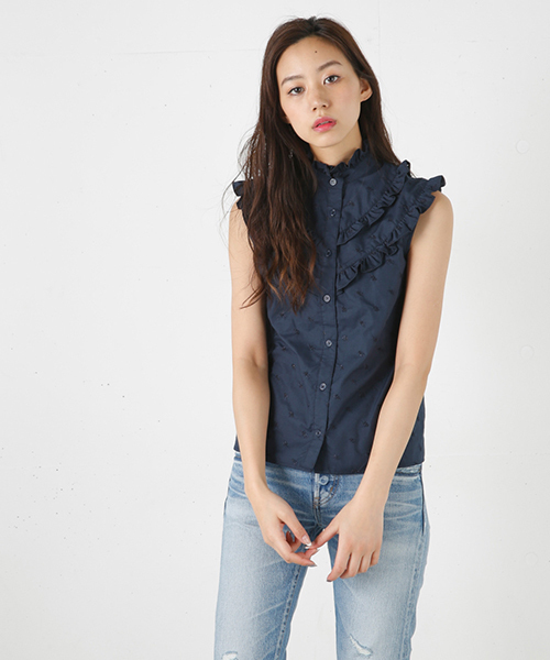 MOUSSY(マウジー)の「RUFFLE SLEEVELESS BLOUSE(シャツ/ブラウス・レディース・ネイビー/ホワイト・1/2)」の2枚目の写真
