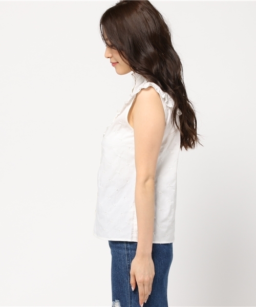 MOUSSY(マウジー)の「RUFFLE SLEEVELESS BLOUSE(シャツ/ブラウス・レディース・ネイビー/ホワイト・1/2)」の4枚目の写真
