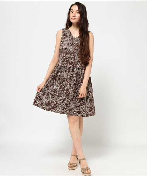 NATURAL BEAUTY BASIC（ナチュラルビューティーベーシック）の「リーフプリントワンピース（ワンピース・レディース・ブラウン/ベージュ・SMALL/MEDIUM）」の6枚目の写真