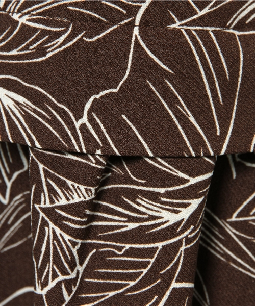 NATURAL BEAUTY BASIC（ナチュラルビューティーベーシック）の「リーフプリントワンピース（ワンピース・レディース・ブラウン/ベージュ・SMALL/MEDIUM）」の10枚目の写真