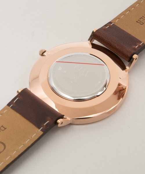 Daniel Wellington（ダニエルウェリントン）の「Daniel Wellington ダニエル・ウェリントン St Mawes BLACK MODEL 36MM / DW00100136（アナログ腕時計・メンズ・ブラウン系その他・FREE）」の2枚目の写真