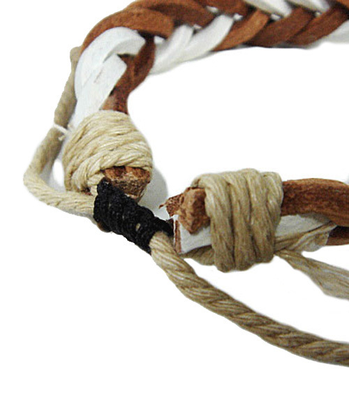 ８(eight)（エイト）の「編み込み レザーブレスレット（ブレスレット・メンズ・キャメル/カラフル/ブラック/ブラウン・FREE）」の6枚目の写真