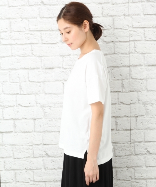 LEPSIM(レプシィム)の「アディコットワイドクルーTシャツSS 745853(Tシャツ/カットソー・レディース・オフホワイト/ブラック/レッド・FREE)」の6枚目の写真