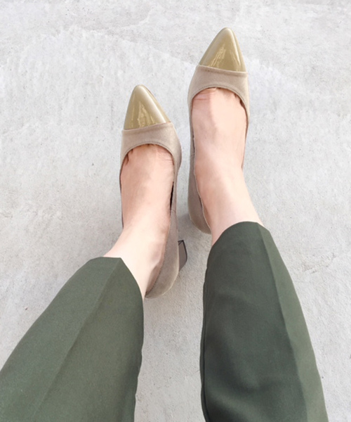 Carlie e felice(カーリーエフェリーチェ)の「【MADE IN JAPAN】【安心の日本製】ポインテッドトゥ切り替えパンプス【Carlie e felice/カーリーエフェリーチェ】(パンプス・レディース・ベージュ/ブラック/チェック/キャメル・24.0cm/25.0cm/23.0cm/22.0cm/22.5cm/23.5cm/24.5cm)」の3枚目の写真