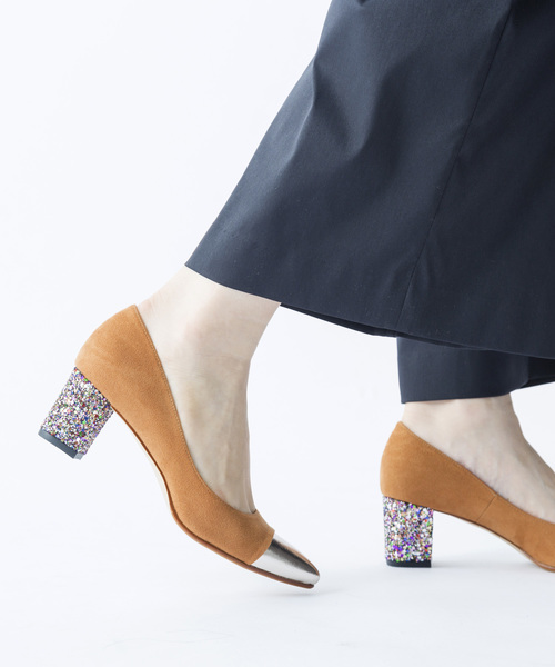 Carlie e felice(カーリーエフェリーチェ)の「【MADE IN JAPAN】【安心の日本製】ポインテッドトゥ切り替えパンプス【Carlie e felice/カーリーエフェリーチェ】(パンプス・レディース・ベージュ/ブラック/チェック/キャメル・24.0cm/25.0cm/23.0cm/22.0cm/22.5cm/23.5cm/24.5cm)」の1枚目の写真