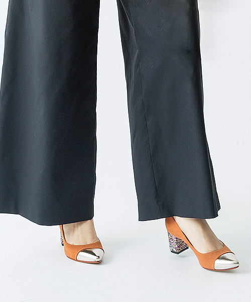 Carlie e felice(カーリーエフェリーチェ)の「【MADE IN JAPAN】【安心の日本製】ポインテッドトゥ切り替えパンプス【Carlie e felice/カーリーエフェリーチェ】(パンプス・レディース・ベージュ/ブラック/チェック/キャメル・24.0cm/25.0cm/23.0cm/22.0cm/22.5cm/23.5cm/24.5cm)」の16枚目の写真