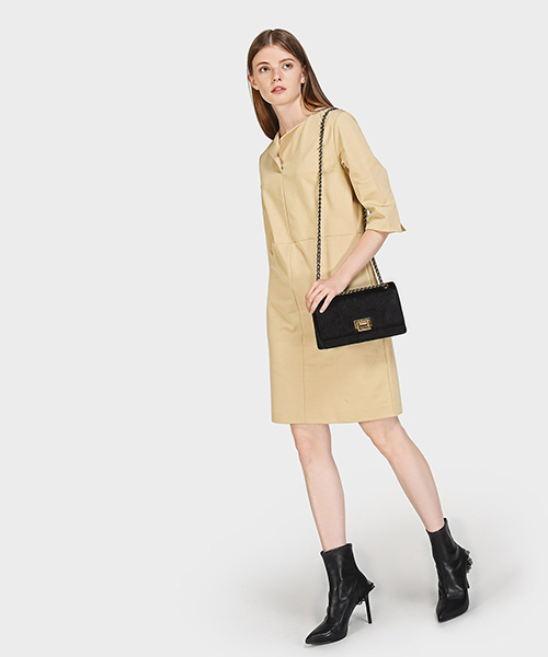 CHARLES & KEITH(チャールズ & キース)の「プッシュロックショルダーバッグ / PUSH-LOCK SHOULDER BAG(ショルダーバッグ・レディース・ブラック/ホワイト系その他/クリアレッド・M)」の8枚目の写真
