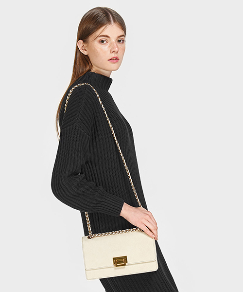 CHARLES & KEITH(チャールズ & キース)の「プッシュロックショルダーバッグ / PUSH-LOCK SHOULDER BAG(ショルダーバッグ・レディース・ブラック/ホワイト系その他/クリアレッド・M)」の9枚目の写真