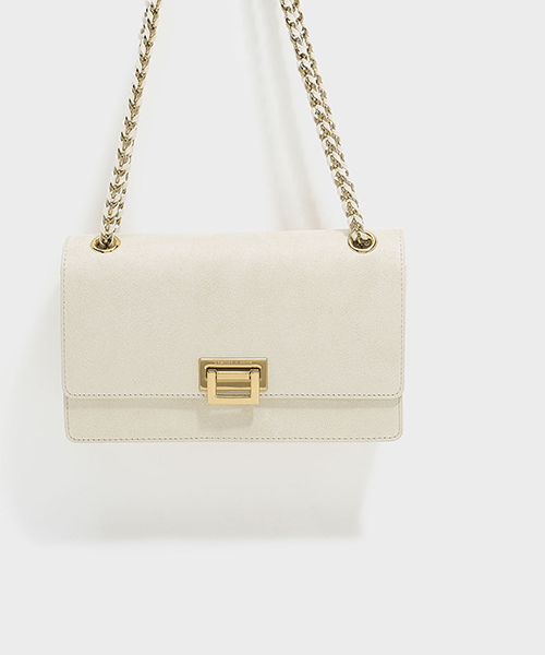 CHARLES & KEITH(チャールズ & キース)の「プッシュロックショルダーバッグ / PUSH-LOCK SHOULDER BAG(ショルダーバッグ・レディース・ブラック/ホワイト系その他/クリアレッド・M)」の10枚目の写真