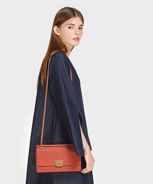 CHARLES & KEITH(チャールズ & キース)の「プッシュロックショルダーバッグ / PUSH-LOCK SHOULDER BAG(ショルダーバッグ・レディース・ブラック/ホワイト系その他/クリアレッド・M)」の14枚目の写真