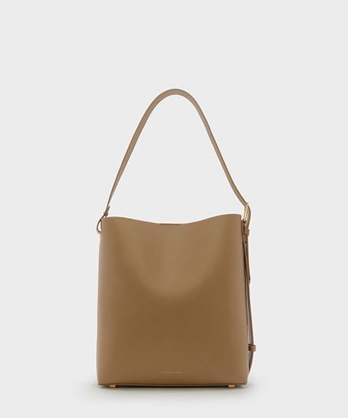 CHARLES & KEITH(チャールズ & キース)の「スラウチーバッグ / SURAUCHI BAG(ショルダーバッグ・レディース・ブラック/ベージュ・XL)」の2枚目の写真
