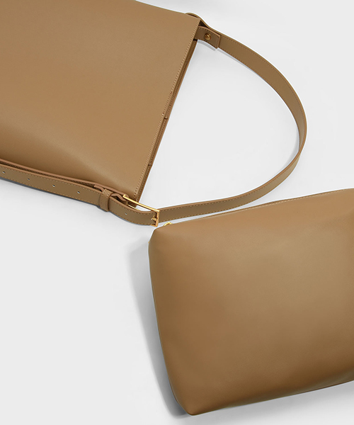 CHARLES & KEITH(チャールズ & キース)の「スラウチーバッグ / SURAUCHI BAG(ショルダーバッグ・レディース・ブラック/ベージュ・XL)」の5枚目の写真