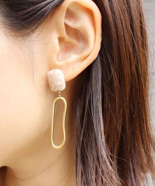 MODE ROBE（モードローブ）の「アクリルストーン×エリプスメタルピアス（ピアス（両耳用）・レディース・ホワイト/ベージュ/グリーン/ブルー・FREE）」の6枚目の写真