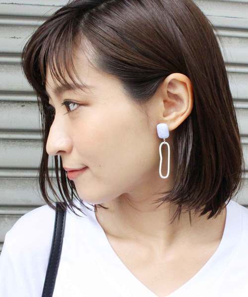 MODE ROBE（モードローブ）の「アクリルストーン×エリプスメタルピアス（ピアス（両耳用）・レディース・ホワイト/ベージュ/グリーン/ブルー・FREE）」の7枚目の写真