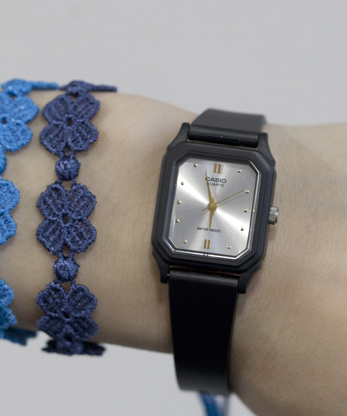 NANO universe(ナノユニバース)の「CASIO アナログスクエアウォッチ -S(アナログ腕時計・レディース・ブラック/ネイビー/シルバー/ゴールド・FREE)」の4枚目の写真