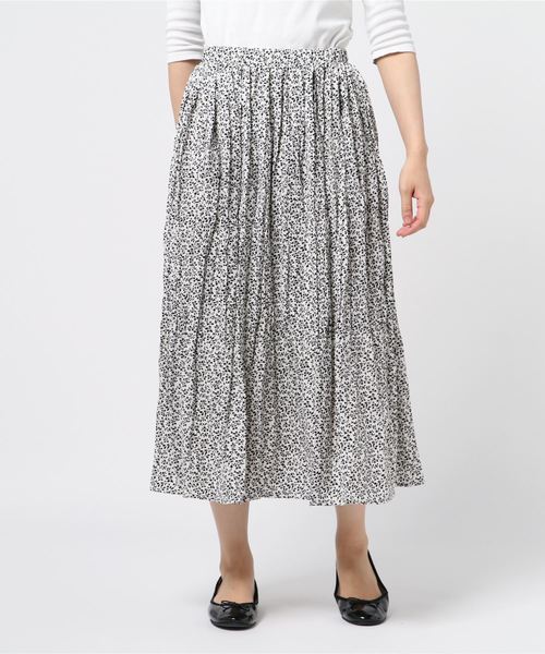 STYLEBLOCK（スタイルブロック）の「ポプリン花柄ミモレ丈ランダムプリーツスカート（スカート・レディース・ホワイト/マスタード/ブラウン/ブラック・M）」の2枚目の写真