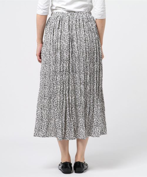 STYLEBLOCK（スタイルブロック）の「ポプリン花柄ミモレ丈ランダムプリーツスカート（スカート・レディース・ホワイト/マスタード/ブラウン/ブラック・M）」の6枚目の写真