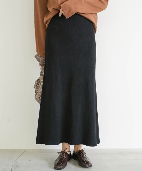 select MOCA（セレクトモカ）の「ニュアンスタイトフレアニットスカート(ウエストゴムミモレ丈ニットスカート)（スカート・レディース・ブラック/ブラウン/グレイッシュベージュ・FREE）」の2枚目の写真