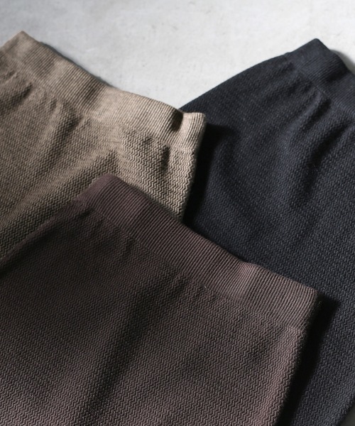 select MOCA（セレクトモカ）の「ニュアンスタイトフレアニットスカート(ウエストゴムミモレ丈ニットスカート)（スカート・レディース・ブラック/ブラウン/グレイッシュベージュ・FREE）」の17枚目の写真