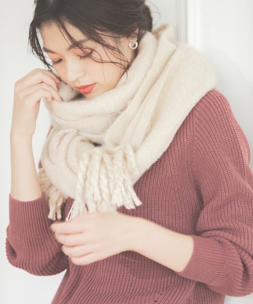 GLOBAL WORK（グローバルワーク）の「ボリュームフリンジストール/861706（マフラー・レディース・ホワイト/ダークブラウン/ブラウン/ライトピンク/ホワイト系その他2/ライトベージュ/グレー/ベージュ/ライトブルー/ベージュ系その他3・FREE）」の3枚目の写真