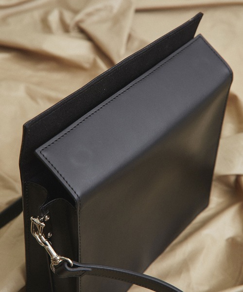 UNITED TOKYO（ユナイテッドトウキョウ）の「スクエアデザインバック  