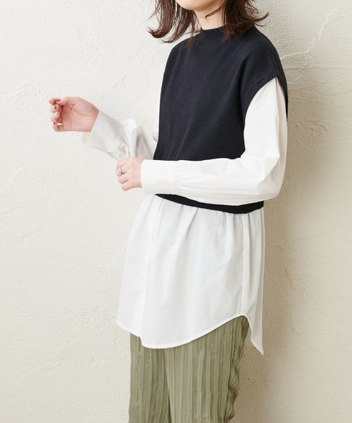 natural couture(ナチュラルクチュール)の「シャツドッキングニットプルオーバー(ニット/セーター・レディース・ブラック/ベージュ/モカ・FREE)」の4枚目の写真