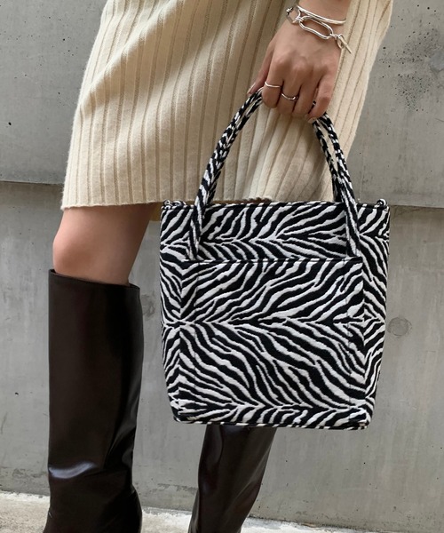 loti(ロティ)の「WEB限定 loti アニマルジャガードバッグ(ショルダーバッグ・レディース・ブラウン/ブラック・FREE)」の2枚目の写真