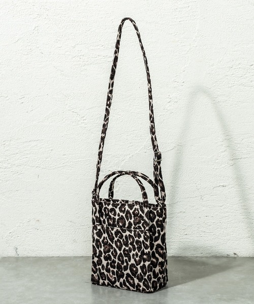 loti(ロティ)の「WEB限定 loti アニマルジャガードバッグ(ショルダーバッグ・レディース・ブラウン/ブラック・FREE)」の8枚目の写真