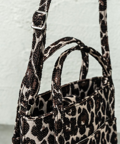 loti(ロティ)の「WEB限定 loti アニマルジャガードバッグ(ショルダーバッグ・レディース・ブラウン/ブラック・FREE)」の6枚目の写真