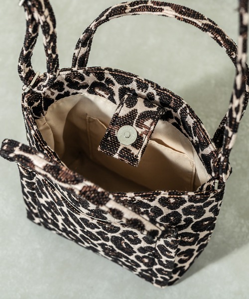 loti(ロティ)の「WEB限定 loti アニマルジャガードバッグ(ショルダーバッグ・レディース・ブラウン/ブラック・FREE)」の3枚目の写真