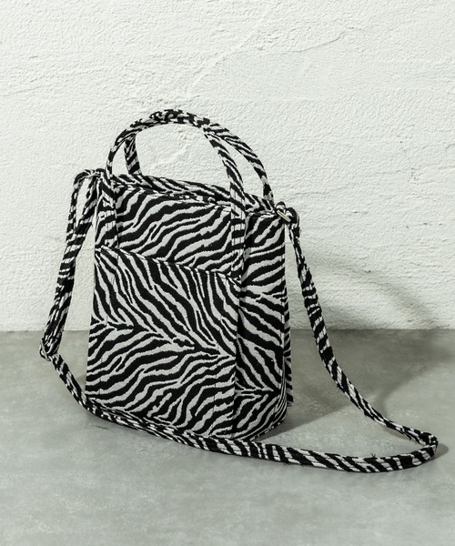 loti(ロティ)の「WEB限定 loti アニマルジャガードバッグ(ショルダーバッグ・レディース・ブラウン/ブラック・FREE)」の11枚目の写真