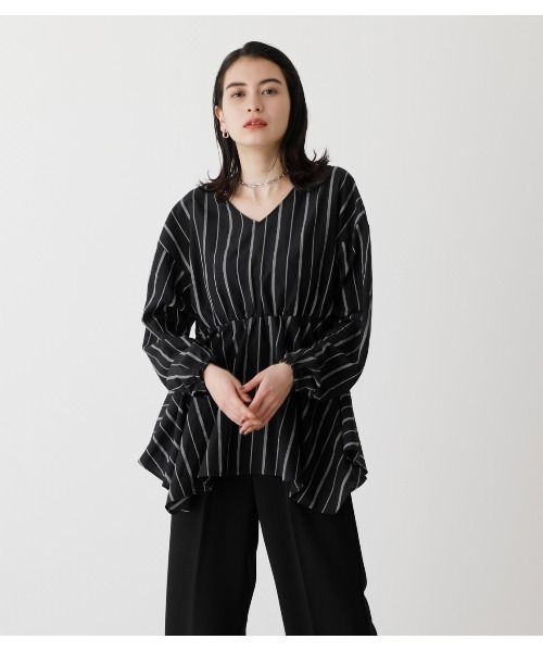 AZUL by moussy（アズールバイマウジー）の「WAIST SHIRRING HEM BLOUSE/ウエストシアリングヘムブラウス（シャツ/ブラウス・レディース・ライム/ベージュ/ブラック系その他/グリーン系その他/オフホワイト・SMALL/MEDIUM）」の3枚目の写真