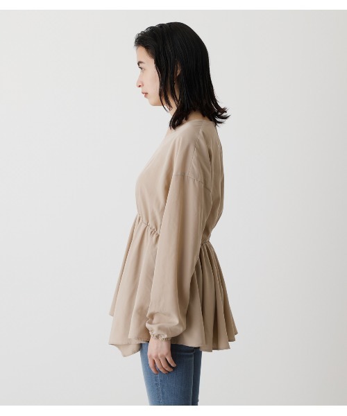 AZUL by moussy（アズールバイマウジー）の「WAIST SHIRRING HEM BLOUSE/ウエストシアリングヘムブラウス（シャツ/ブラウス・レディース・ライム/ベージュ/ブラック系その他/グリーン系その他/オフホワイト・SMALL/MEDIUM）」の10枚目の写真