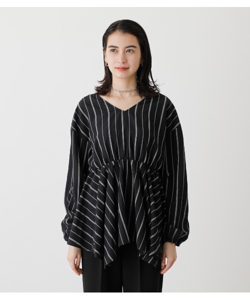 AZUL by moussy（アズールバイマウジー）の「WAIST SHIRRING HEM BLOUSE/ウエストシアリングヘムブラウス（シャツ/ブラウス・レディース・ライム/ベージュ/ブラック系その他/グリーン系その他/オフホワイト・SMALL/MEDIUM）」の18枚目の写真